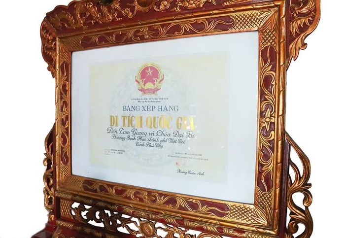Bằng xếp hạng Di tích kiến trúc nghệ thuật cấp Quốc gia là minh chứng cho giá trị lịch sử, văn hóa của cụm di tích Đền Tam Giang - Chùa Đại Bi.