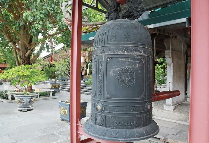 Đại hồng chung được lưu giữ và trưng bày tại Chùa Đại Bi, là hiện vật có giá trị về văn hóa và tín ngưỡng.