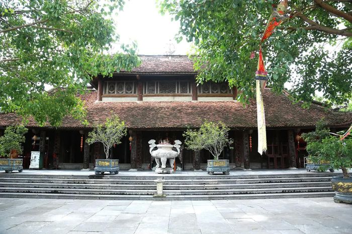 Chùa Đại Bi với kiến trúc cổ kính, hài hòa trong không gian xanh của cụm Di tích Đền Tam Giang - Chùa Đại Bi.