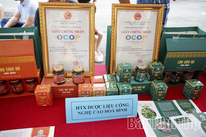 Nhiều sản phẩm nông nghiệp hữu cơ của xã Tân Lạc được công nhận là sản phẩm OCOP.