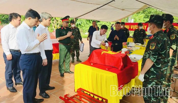 Công tác khai quật, lấy mẫu được thực hiện cẩn trọng, khoa học, đúng quy trình.