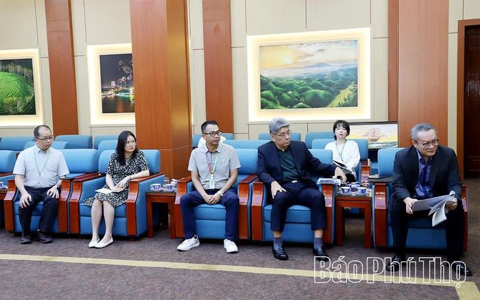 Thành viên Đoàn công tác Văn phòng Điều hành Compal Toàn cầu và Công ty TNHH Compal (Việt Nam) làm việc tại UBND tỉnh.