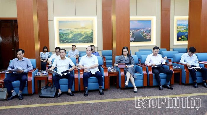 Lãnh đạo các sở, ban, ngành tham dự buổi tiếp.