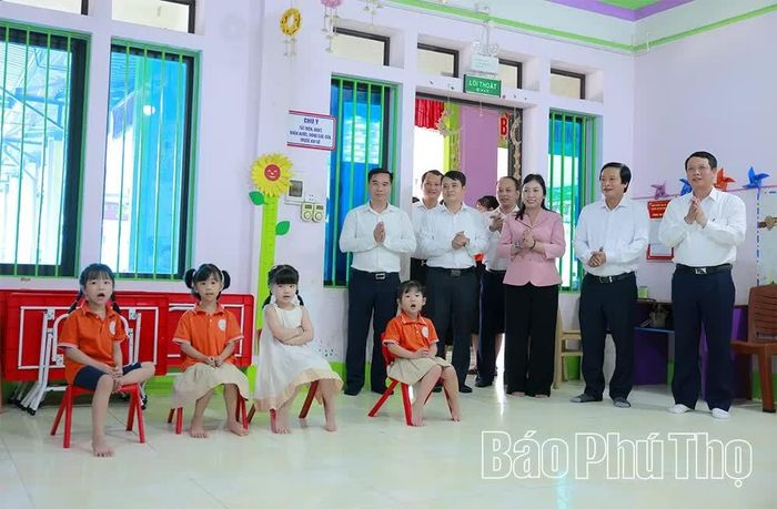 Phó Bí thư Tỉnh ủy Nguyễn Mạnh Sơn cùng đoàn thăm Trường mầm non Kim Ngọc (xã Yên Lập).