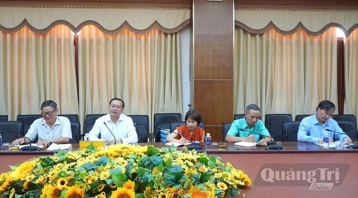 Đồng chí Nguyễn Văn Dũng, Tổng Lãnh sự Việt Nam tại tỉnh Sạ-vẳn-na-khệt (Lào) phát biểu tại buổi làm việc - Ảnh: Việt Anh