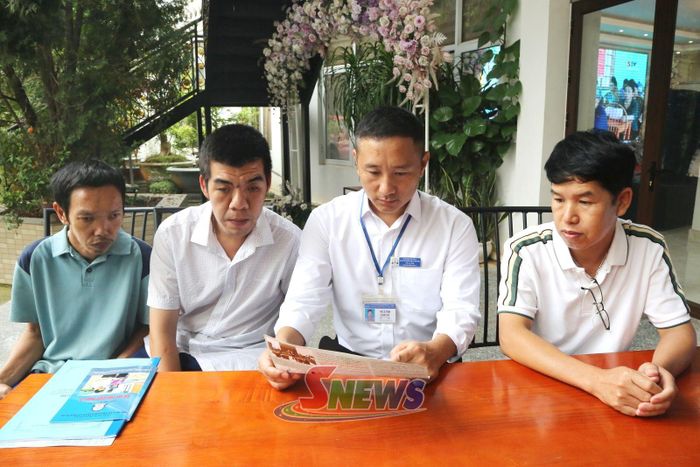 Cán bộ Trung tâm Trợ giúp pháp lý Nhà nước tỉnh tư vấn, trợ giúp pháp lý cho người khuyết tật.