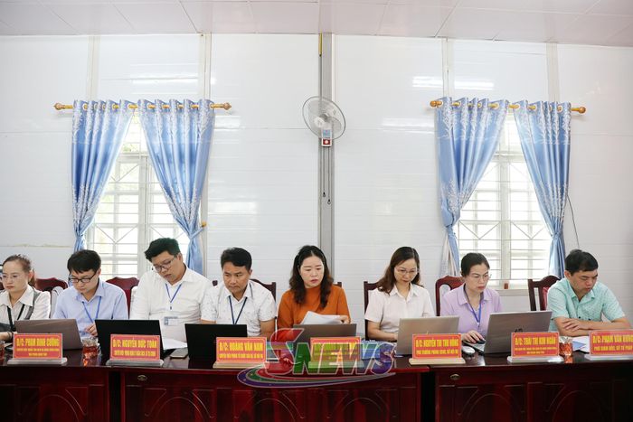 Các đại biểu tham dự cuộc kiểm tra.