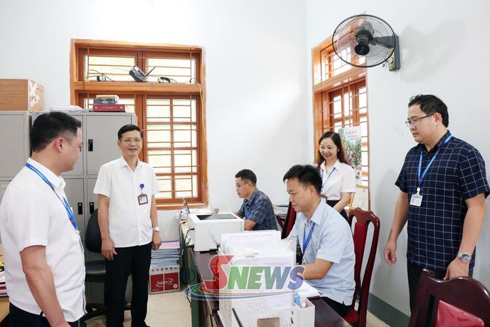 Đoàn công tác kiểm tra công tác cải cách công vụ tại Phòng Văn hoá - Xã hội.