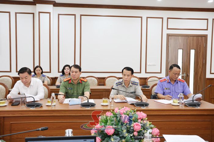 Đại diện lãnh đạo các đảng ủy dự hội nghị. chú thích