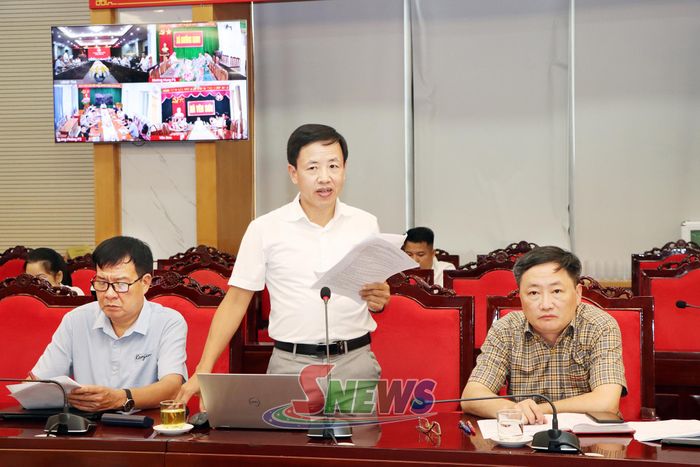 Lãnh đạo Báo và PTTH tỉnh phát biểu tại cuộc họp.
