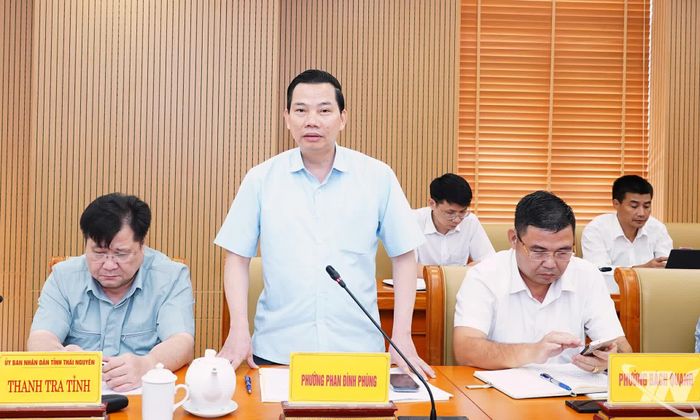 Thành viên đoàn công tác trao đổi tại buổi làm việc.