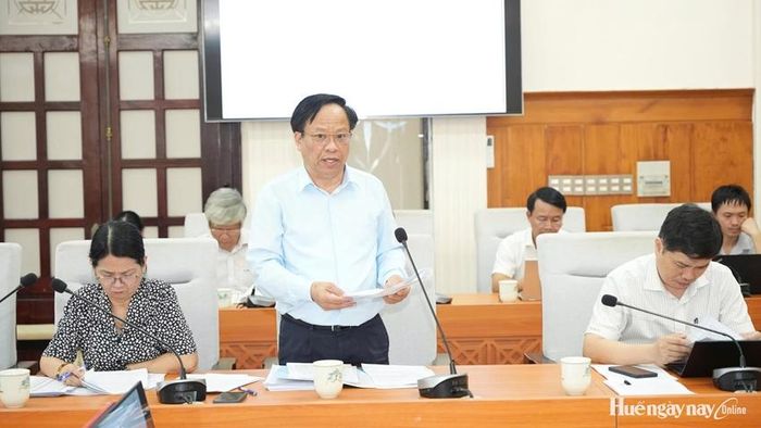 Giám đốc Sở Tài chính La Phúc Thành phát biểu tại cuộc họp