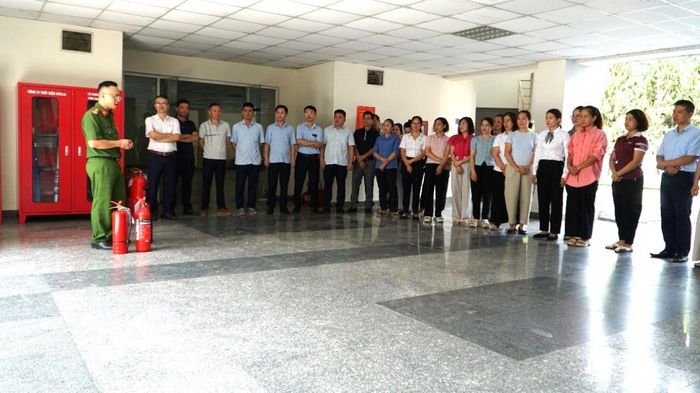 Hướng dẫn sử dụng các phương tiện chữa cháy ban đầu được trang bị tại cơ quan, hộ gia đình