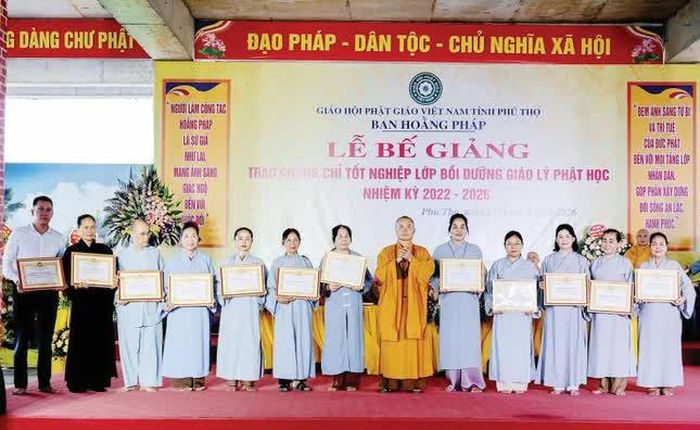 Lễ bế giảng và trao chứng chỉ tốt nghiệp Lớp bồi dưỡng giáo lý Phật học, nhiệm kỳ 2022-2026