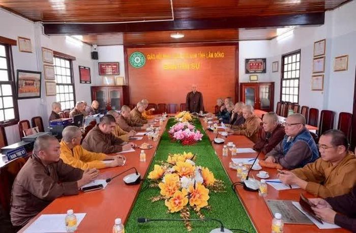 Quang cảnh buổi họp