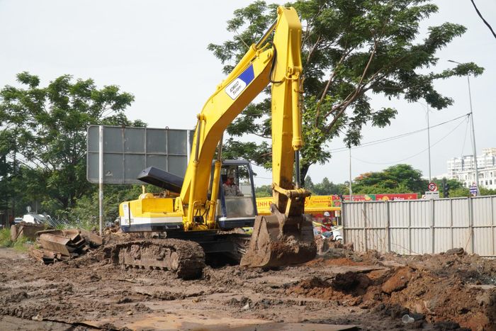 Theo Tổng Công ty Xây dựng số 1 - CTCP (CC1), nhà thầu thi công, sản lượng đạt khoảng 64% kế hoạch. CC1 đang huy động tối đa nhân lực, máy móc, thiết bị để đẩy nhanh tiến độ. Cùng với sự chỉ đạo sát sao của chủ đầu tư và việc tư vấn giám sát thường xuyên bám sát công trường, các đơn vị đang nỗ lực đưa dự án về đích sớm hơn kế hoạch, với mục tiêu hoàn thành vào cuối năm 2026.