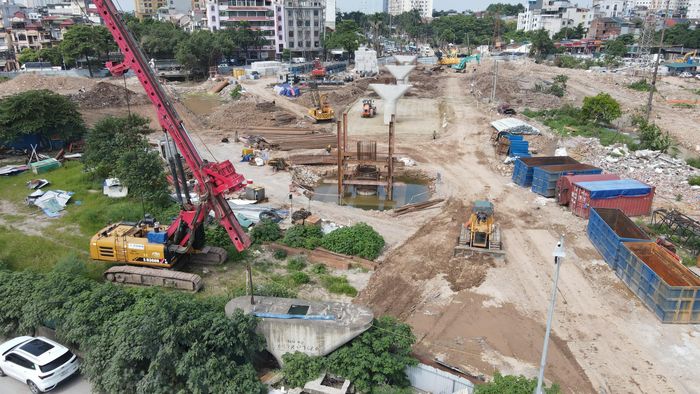 Theo thiết kế, nút giao Phạm Tu - đường 70 gồm cầu vượt trực thông kết hợp đảo xuyến, cùng hệ thống đường dẫn, vỉa hè, cây xanh và các hạng mục hạ tầng kỹ thuật đồng bộ. Sau khi hoàn thành, công trình được kỳ vọng nâng cao năng lực kết nối giao thông khu vực, đồng thời giảm áp lực cho các tuyến Nguyễn Xiển, Xa La, Phúc La và đường 70.