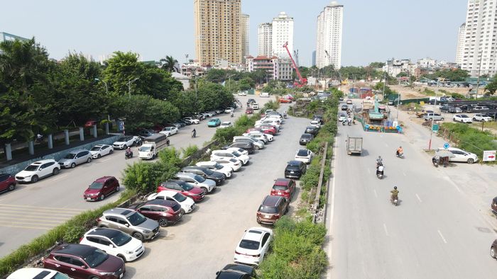 Thành phố Hà Nội đặt mục tiêu hoàn thành dự án trước ngày 31/12/2026. Để bảo đảm tiến độ, các đơn vị liên quan đang tập trung đẩy nhanh thi công, tăng cường nhân lực và thiết bị, phấn đấu đưa công trình về đích đúng kế hoạch.