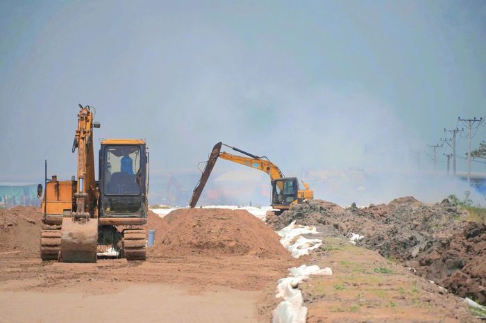 Khu vực Đồng bằng sông Cửu Long được vẫn đang đối diện thách thức lớn về nguồn vật liệu trong thi công các dự án giao thông trọng điểm (Ảnh minh họa).