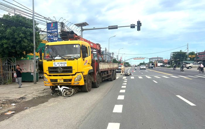 Kiểm tra nhanh, tài xế xe tải cẩu không có nồng độ cồn, âm tính với ma túy.