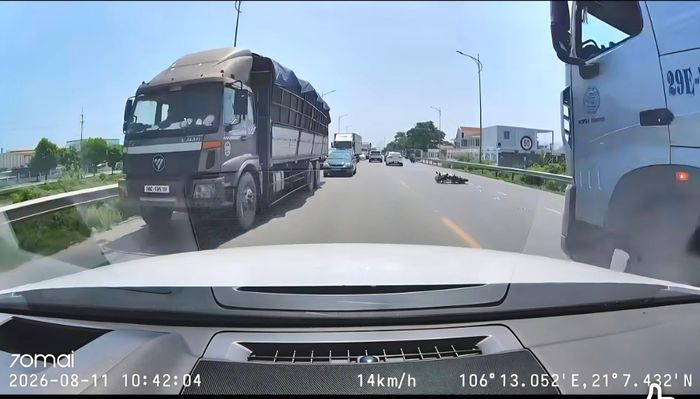 Hiện trường vụ tai nạn khiến hai vợ chồng 72 tuổi tử vong.