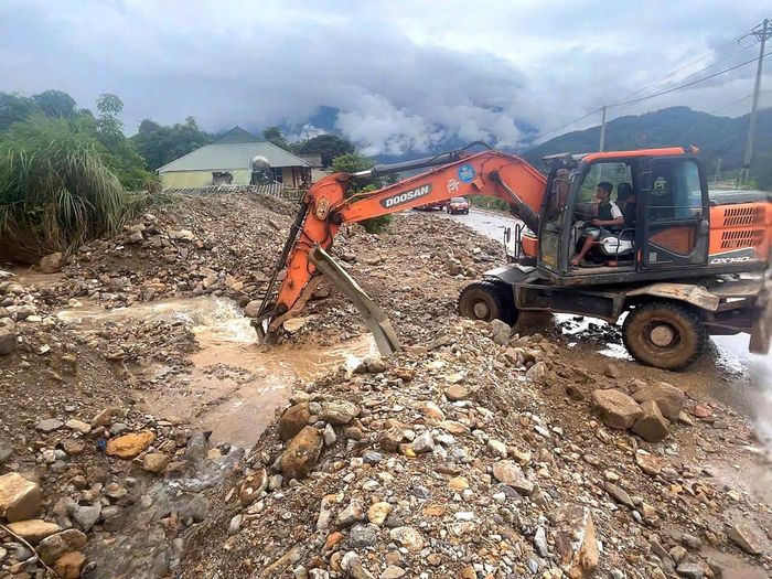 Bảo đảm và khơi thông thoát nước trên tuyến.