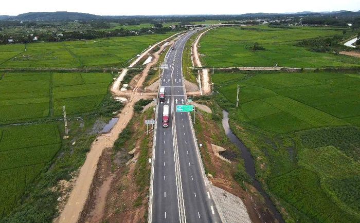 Hạ tầng hiện đại được đầu tư đồng bộ kết nối tốt sẽ mở ra dư địa mới để du lịch Quảng Ngãi cất cánh.
