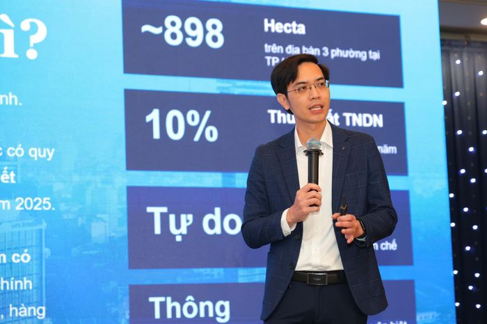 PGS.TS Nguyễn Hữu Huân, Phó chủ tịch Cơ quan điều hành VIFC-HCMC trình bày tại Hội nghị