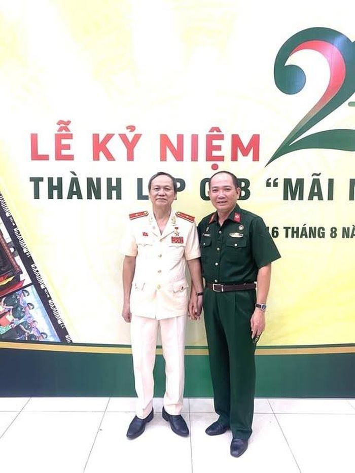 Thành Đô (phải) & Thiếu tướng, Anh hùng Lực lượng vũ trang nhân dân Đào Trọng Hùng- Ảnh : Thành Đô
