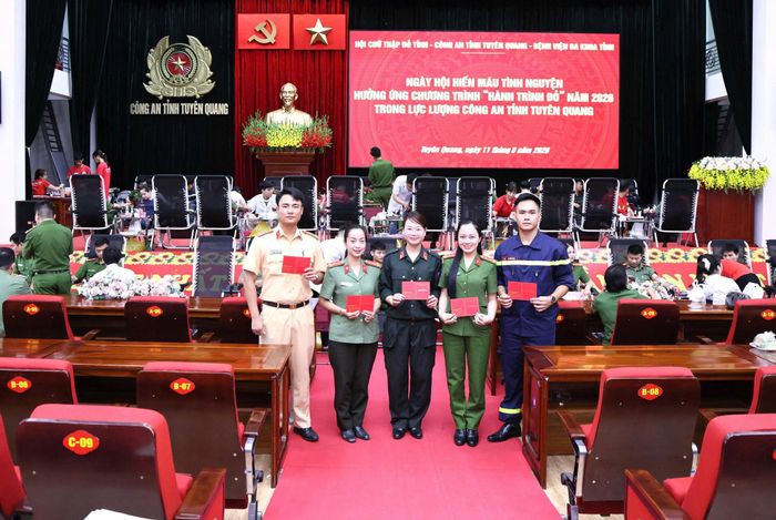 Ngày hội hiến máu tình nguyện là minh chứng sinh động hưởng ứng mạnh mẽ phong trào thi đua “Ba nhất”