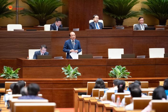Chủ nhiệm Ủy ban Pháp luật và Tư pháp Phan Chí Hiếu giải trình, làm rõ một số vấn đề đại biểu Quốc hội nêu