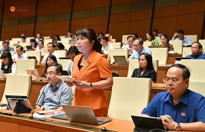 ĐBQH Nguyễn Thị Thu Hà (Quảng Ninh) phát biểu