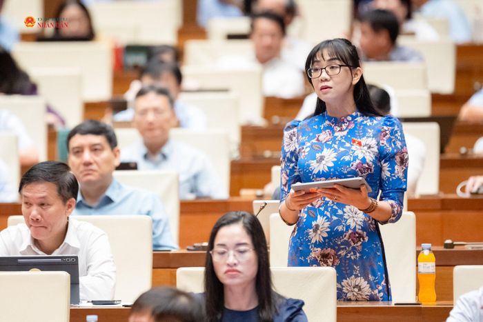 ĐBQH Trịnh Thị Tú Anh (Lâm Đồng) phát biểu