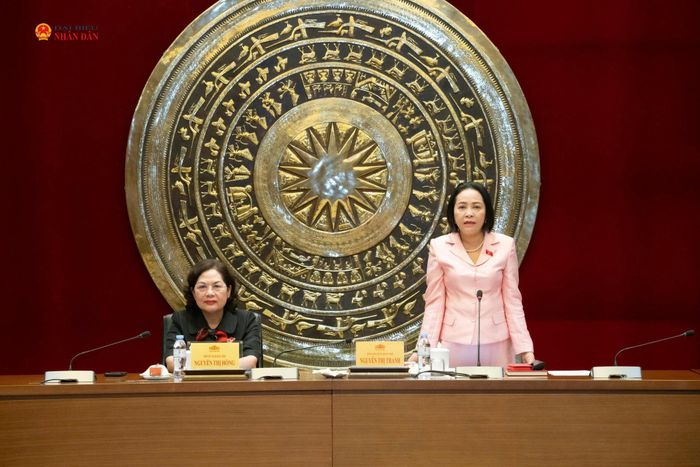 Phó Chủ tịch Quốc hội Nguyễn Thị Thanh phát biểu tại Phiên họp