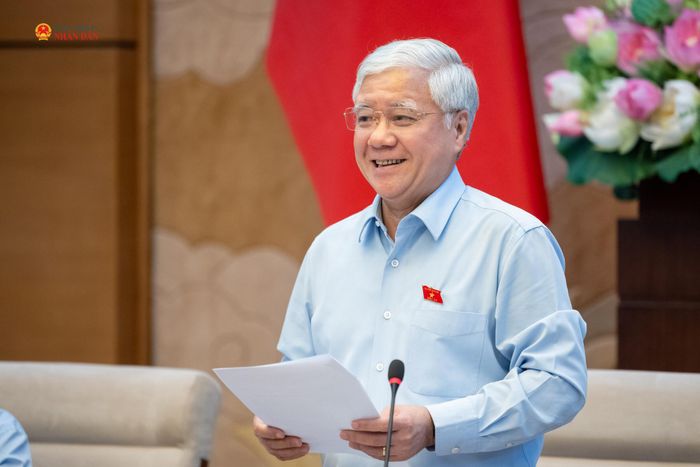 Phó Chủ tịch Thường trực Quốc hội Đỗ Văn Chiến phát biểu chỉ đạo tại Phiên họp