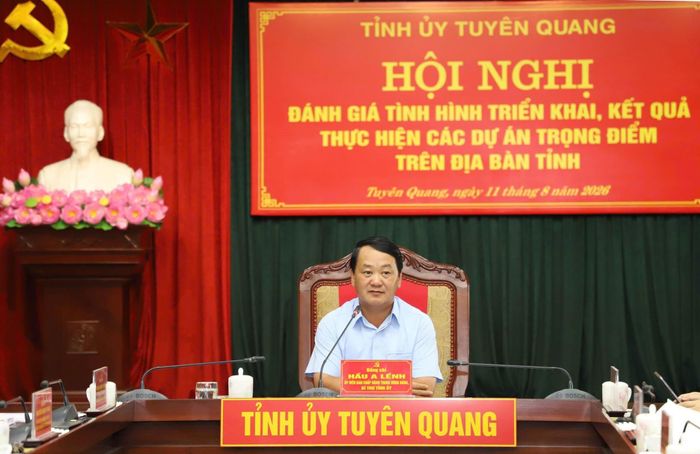 Đồng chí Hầu A Lềnh, Bí thư Tỉnh ủy Tuyên Quang phát biểu tại hội nghị. Ảnh Báo Tuyên Quang