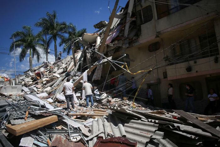 Động đất tại Colombia khiến hàng loạt công trình đổ sập. Ảnh Reuters.