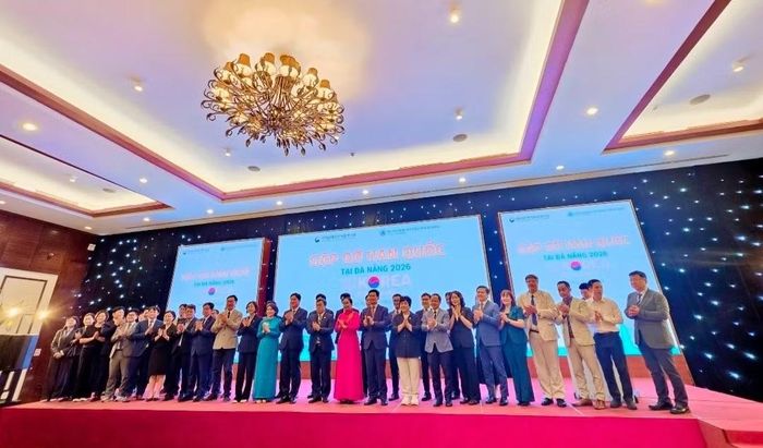 Các đại biểu Việt Nam và Hàn Quốc tham dự hội nghị chụp ảnh lưu niệm.