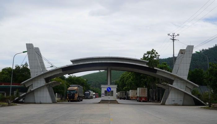 Biểu tượng một thời ở cửa ngõ đến Khu kinh tế Cầu Treo.