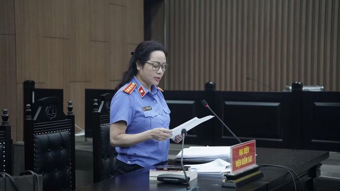 Đại diện Viện kiểm sát công bố cáo trạng truy tố bị cáo Phạm Mỹ Hạnh.