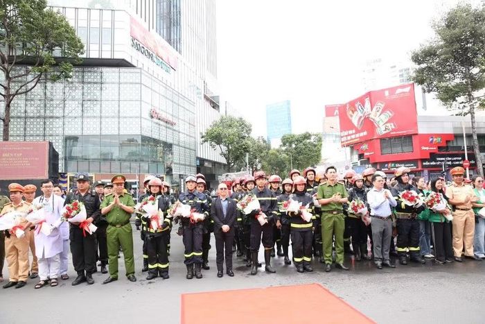 Buổi diễn tập đánh giá năng lực chữa cháy và CNCH của các lực lượng phối hợp.