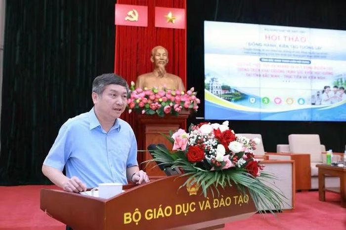 Ông Nguyễn Vinh Thanh, Phó Giám đốc Sở GD&ĐT Bắc Ninh chia sẻ thông tin tại hội thảo.