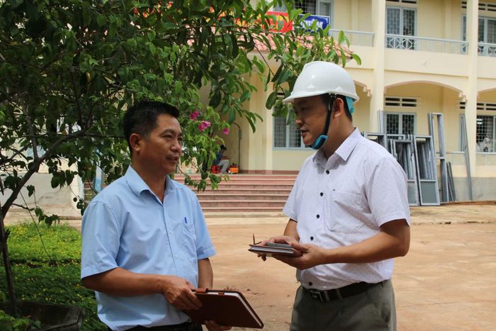 Thầy cô các xã vùng biên giới chuẩn bị lên đường đến các thôn, làng xa xôi để vận động học sinh đến lớp.