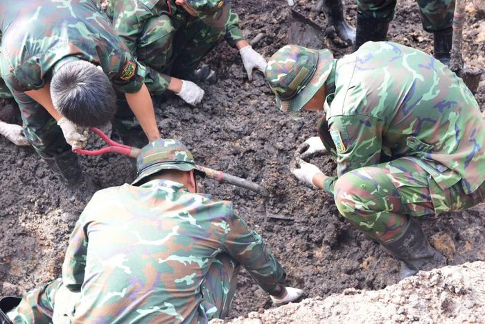 Lực lượng làm nhiệm vụ tiếp tục mở rộng phạm vi tìm kiếm tại Khu B...