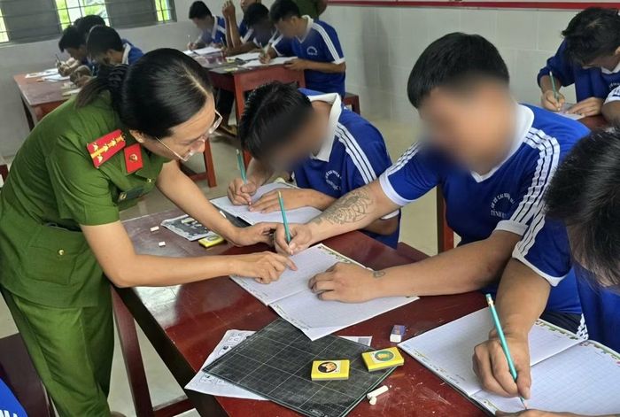 Hoạt động xóa mù chữ là một trong những việc làm có ý nghĩa thiết thực đang được triển khai tại hai Cơ sở cai nghiện ma túy tỉnh Cà Mau.
