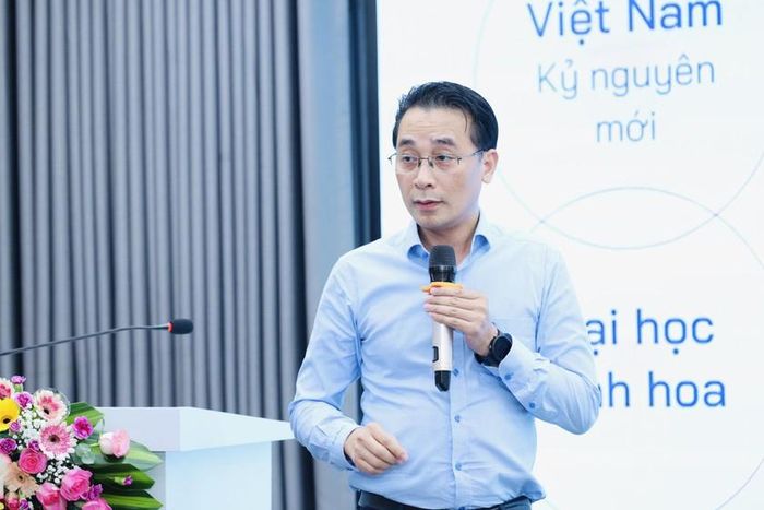GS.TS Chử Đức Trình, Hiệu trưởng Trường Đại học Công nghệ, Đại học Quốc gia Hà Nội phát biểu tại hội thảo. Ảnh: MOET