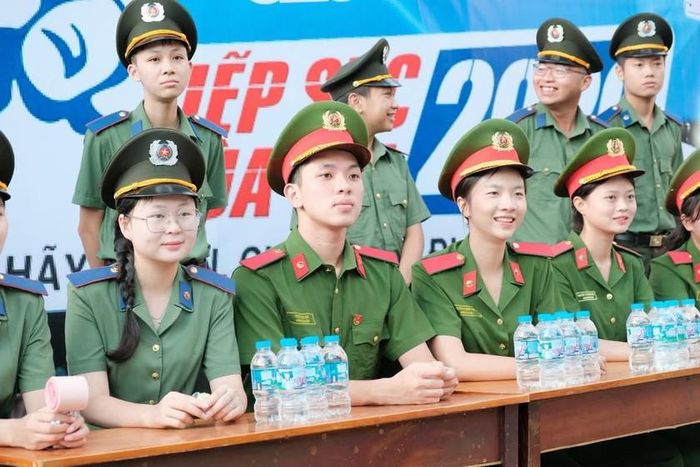 Học viên Học viện Phòng cháy chữa cháy và Cứu nạn cứu hộ tiếp sức kỳ thi đánh giá năng lực của Bộ Công an năm 2026. Ảnh: Đoàn thanh niên Học viện Phòng cháy chữa cháy và Cứu nạn cứu hộ