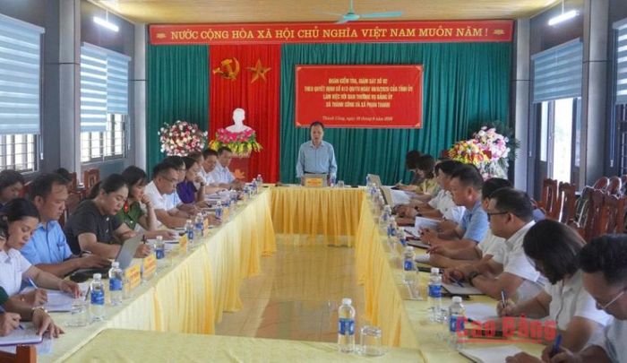 Trưởng Ban Tuyên giáo và Dân vận Tỉnh ủy Nông Thanh Tùng phát biểu kết luận buổi làm việc với BTV Đảng ủy xã Thành Công và Phan Thanh.