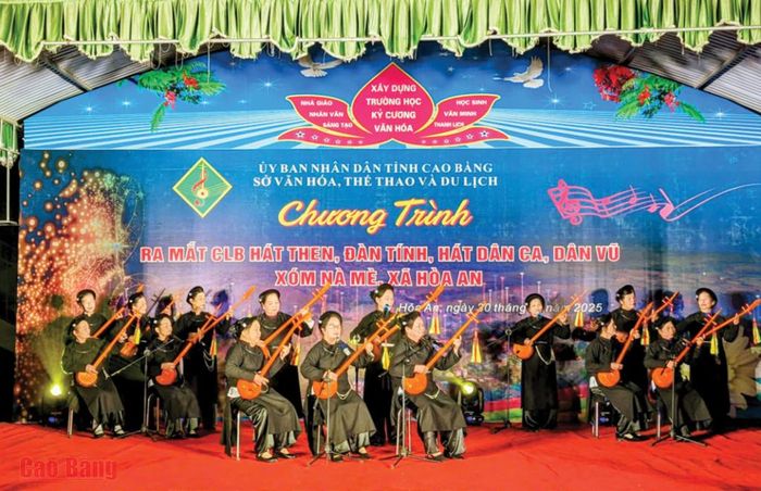 Câu lạc bộ hát Then, đàn tính Nà Mè, xóm Hồng Việt, xã Hòa An.