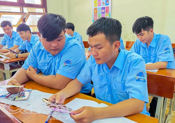 Tại Trường Cao đẳng Cà Mau, việc học tập, nắm bắt công nghệ và ứng dụng chuyển đổi số được chú trọng.
